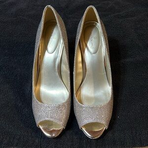 Bandolino Womens Size 9 Gold Sparkle 3 1/2 inch Heel Slip-on Shoes